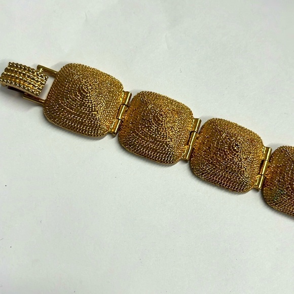 Vintage Goldplated Dome 7” Chunky Bracelet - Picture 4 of 14